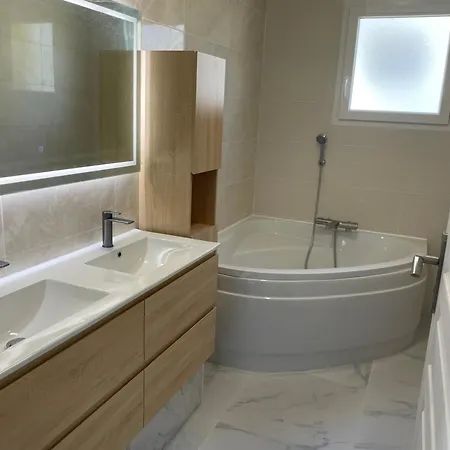 Maison Neuve Meublee 100 M2 * Beautiran