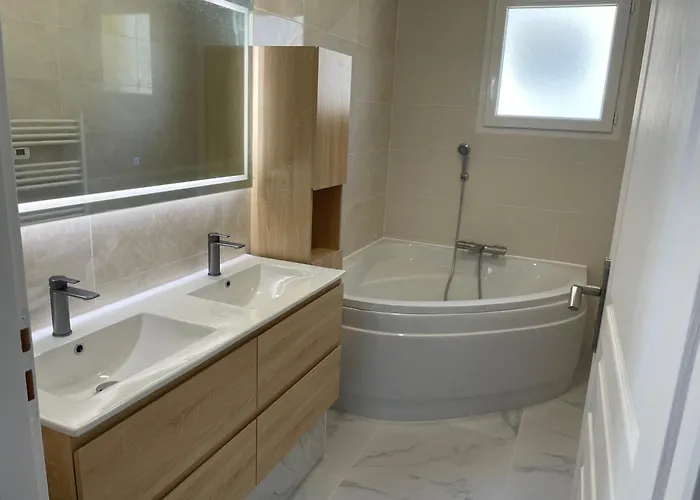 Maison Neuve Meublee 100 M2 * Beautiran